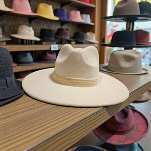Stylish Unisex Cream Fedora Hat NWOT